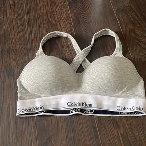 Xl cross back Calvin Klein padded sports bra